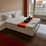 Oppium Restaurant & Garden 2*