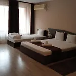 Oppium Restaurant & Garden 2*