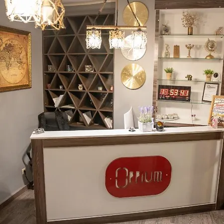 Oppium Restaurant & Garden Hotel