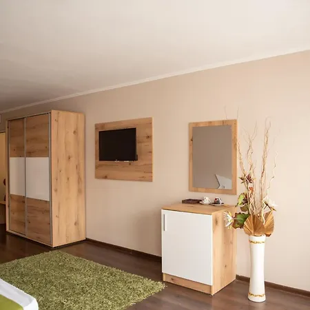 Hotel Oppium Restaurant & Garden 2*