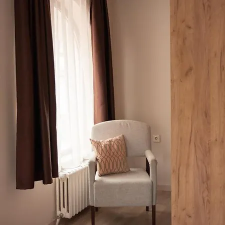 Oppium Restaurant & Garden Szálloda 2*