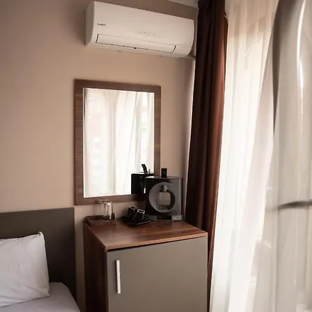 Oppium Restaurant & Garden 2* Rusze