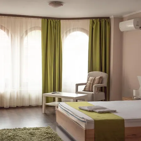 Szálloda Oppium Restaurant & Garden Rusze