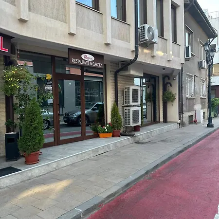 Oppium Restaurant & Garden
