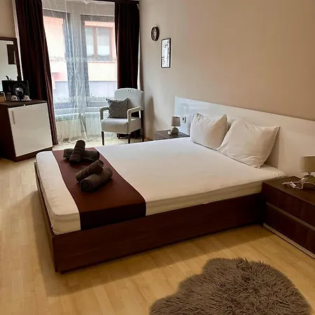 Oppium Restaurant & Garden Hotel 2*