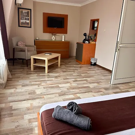 Hotel Oppium Restaurant & Garden 2*