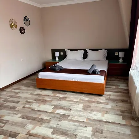 Oppium Restaurant & Garden Hotel