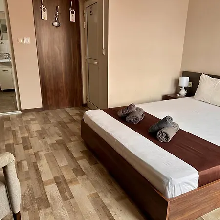 Oppium Restaurant & Garden Hotel 2*