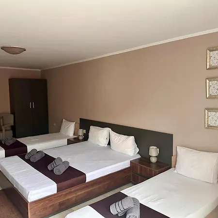 Oppium Restaurant & Garden Hotel