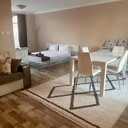 Oppium Restaurant & Garden 2*