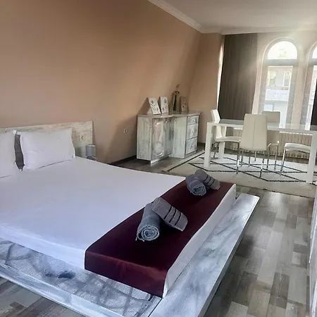 Oppium Restaurant & Garden 2* Ruse