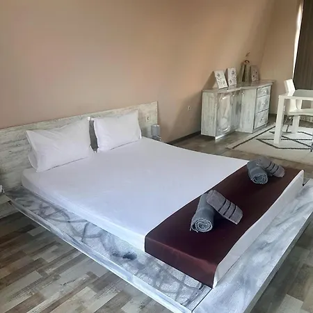 Oppium Restaurant & Garden Hotel 2*