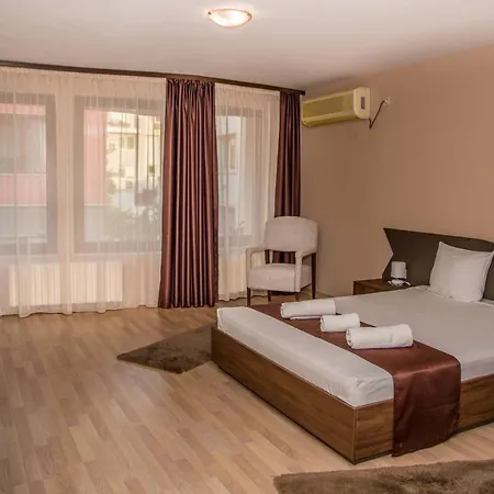Oppium Restaurant & Garden Hotel 2*