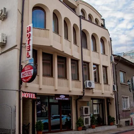 Oppium Restaurant & Garden Hotel 2*