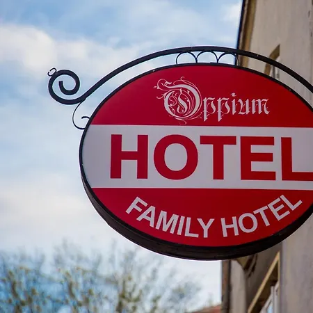 Szálloda Oppium Restaurant & Garden Rusze