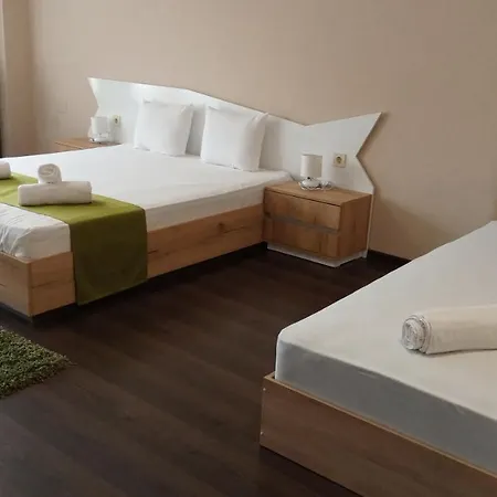 Szálloda Oppium Restaurant & Garden 2*