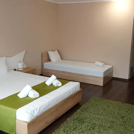 Oppium Restaurant & Garden Hotel