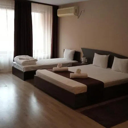 Oppium Restaurant & Garden 2*