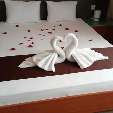 Oppium Restaurant & Garden Rusze