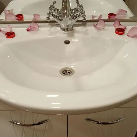 Oppium Restaurant & Garden 2* Rusze