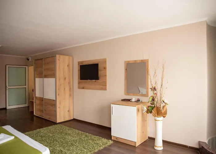 Hotel Oppium Restaurant & Garden 2*