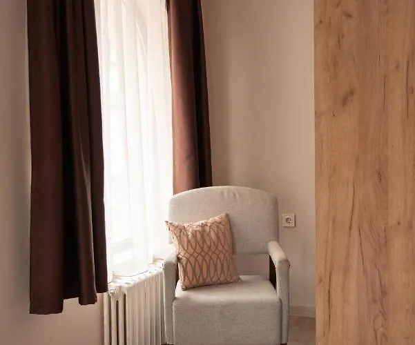 Oppium Restaurant & Garden Hotel 2*