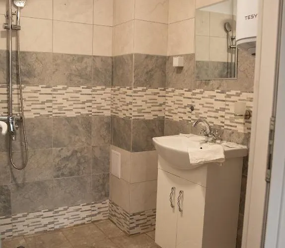 Oppium Restaurant & Garden Hotel 2*