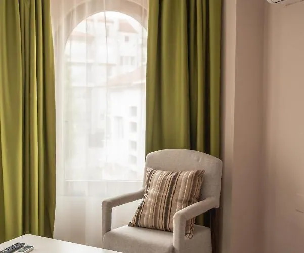 Hotel Oppium Restaurant & Garden 2*