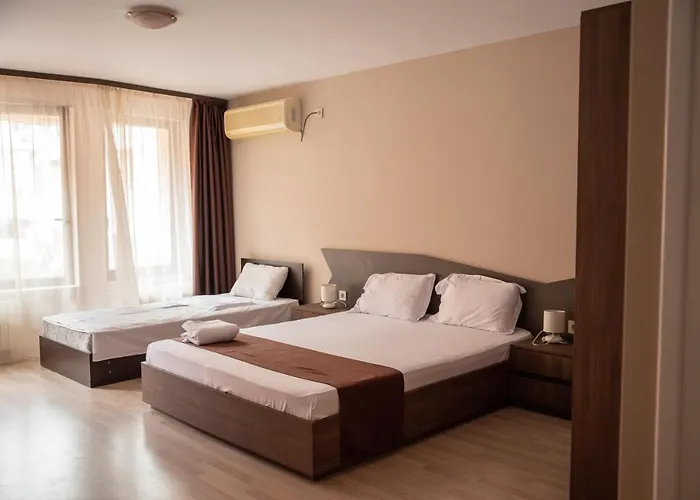 Oppium Restaurant & Garden Hotel 2*