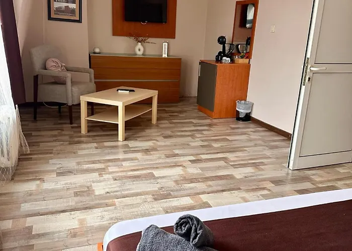 Hotel Oppium Restaurant & Garden 2*