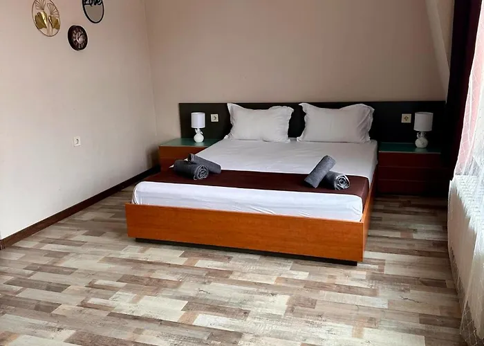 Oppium Restaurant & Garden Hotel