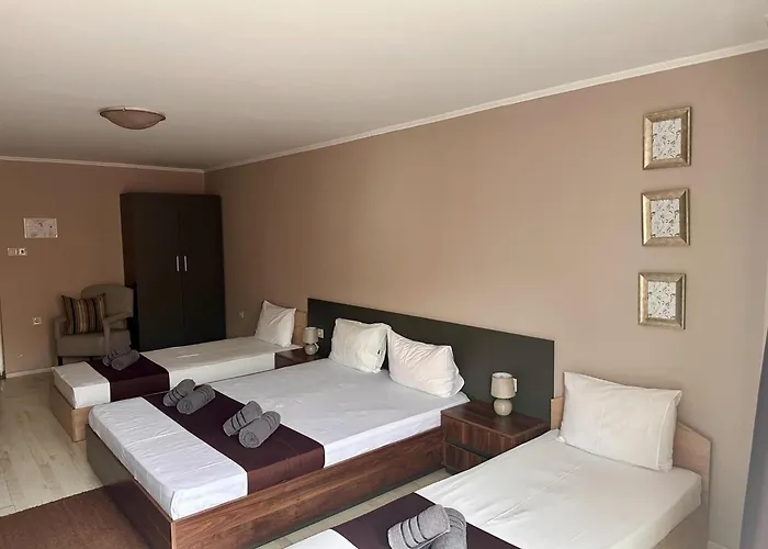 Oppium Restaurant & Garden Hotel