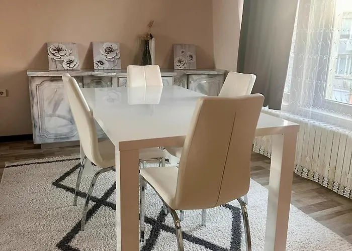 Oppium Restaurant & Garden Ruse