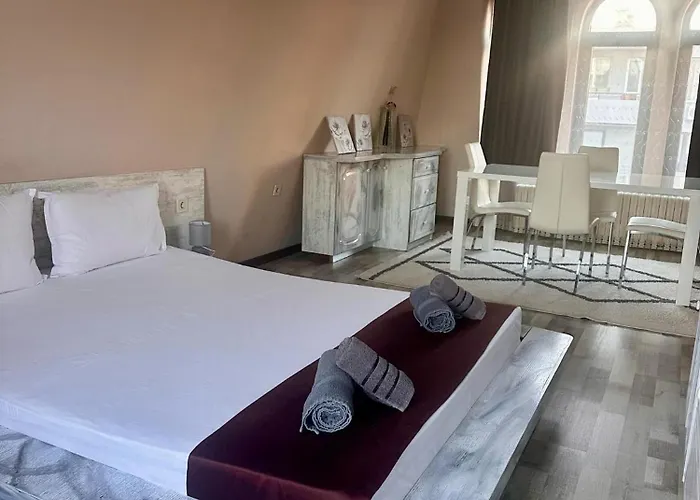 Oppium Restaurant & Garden 2* Ruse