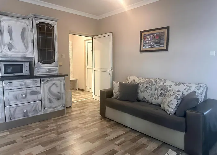 Oppium Restaurant & Garden Hotel 2*