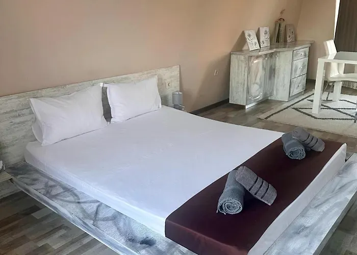 Oppium Restaurant & Garden Hotel 2*