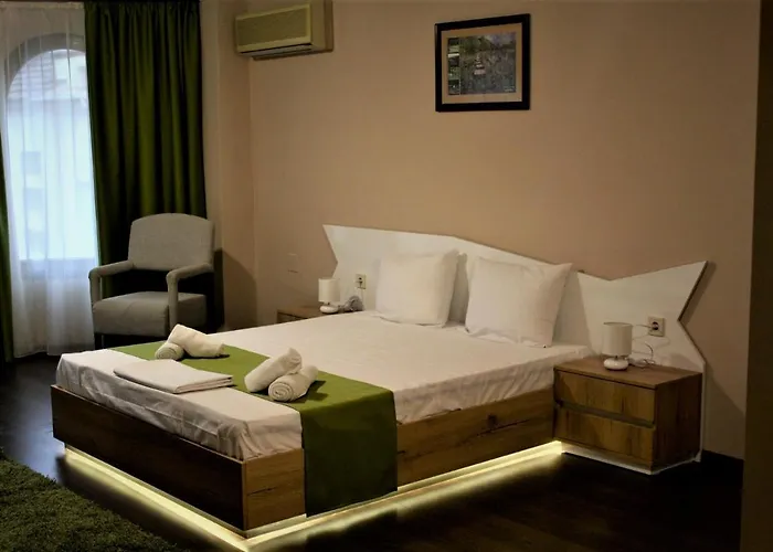 Hotel Oppium Restaurant & Garden 2*