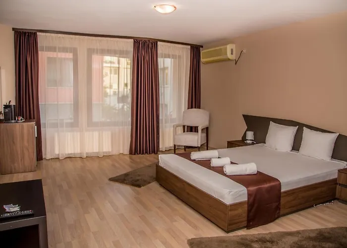 Oppium Restaurant & Garden Hotel 2*