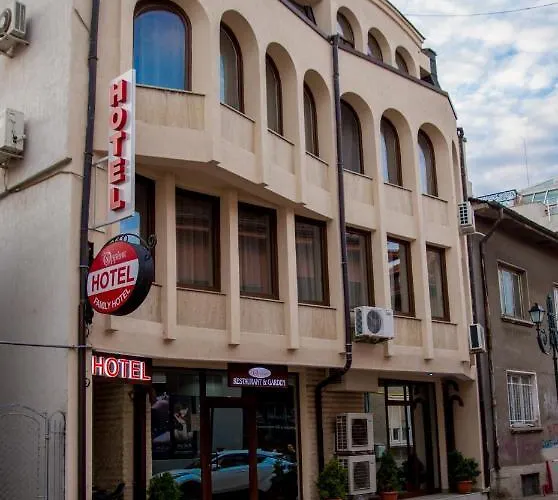 Oppium Restaurant & Garden Hotel 2*