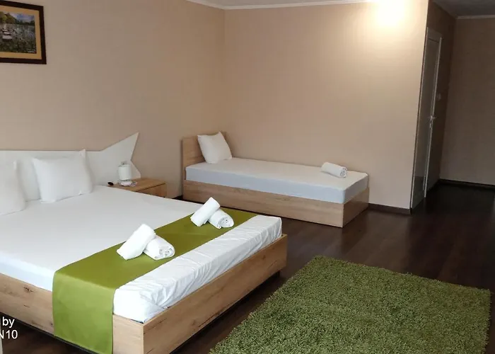 Oppium Restaurant & Garden Hotel