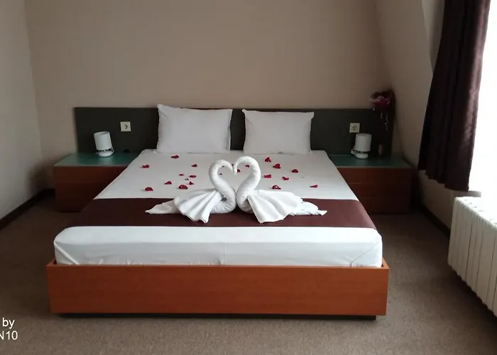 Oppium Restaurant & Garden Hotel 2*